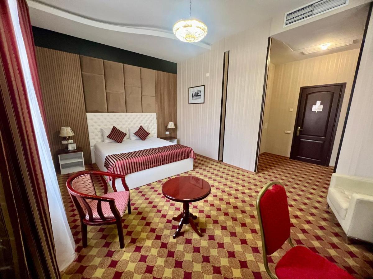 Armenian Royal Palace Erévan Extérieur photo