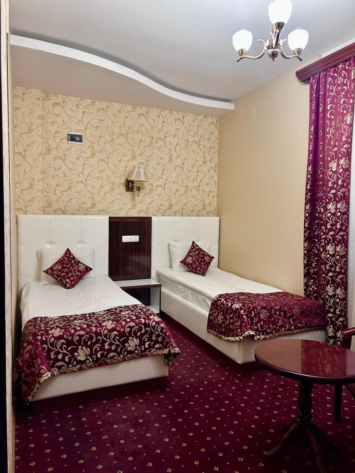 Armenian Royal Palace Erévan Extérieur photo