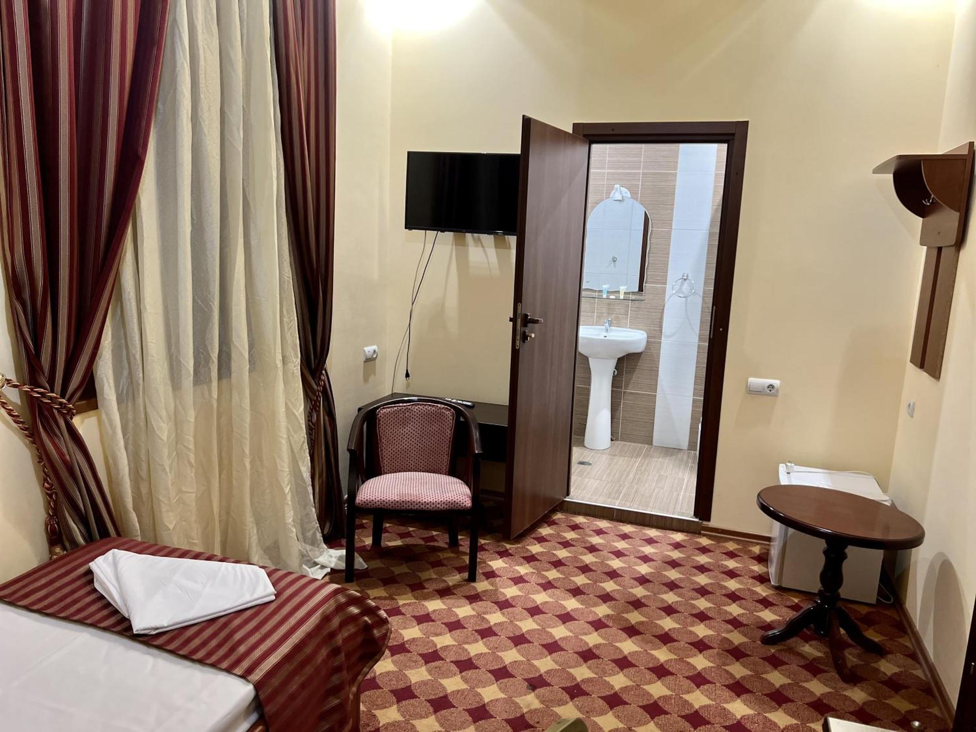 Armenian Royal Palace Erévan Extérieur photo