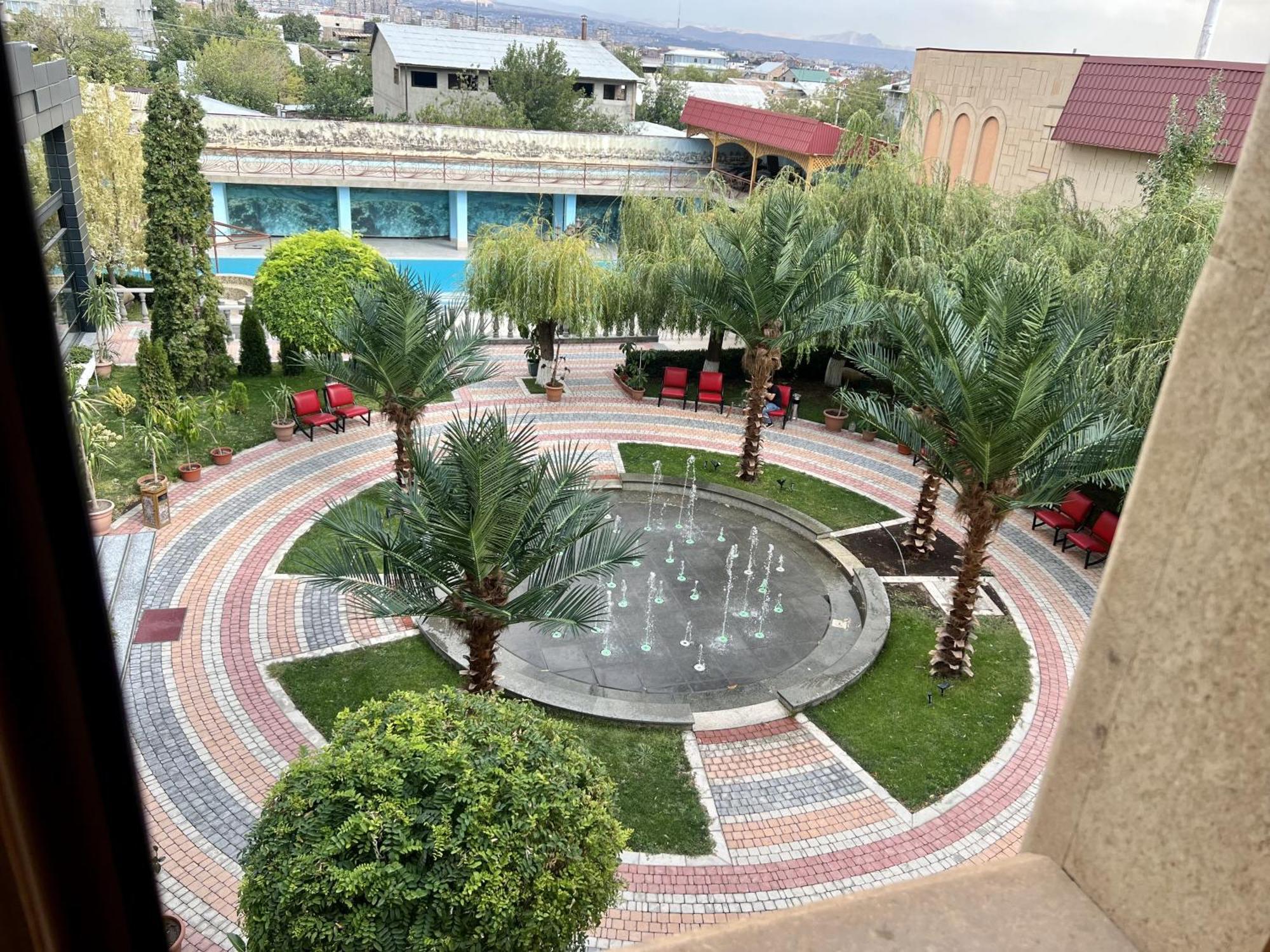 Armenian Royal Palace Erévan Extérieur photo