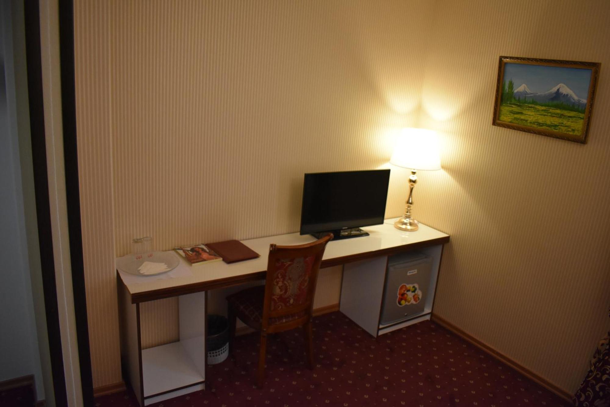 Armenian Royal Palace Erévan Extérieur photo