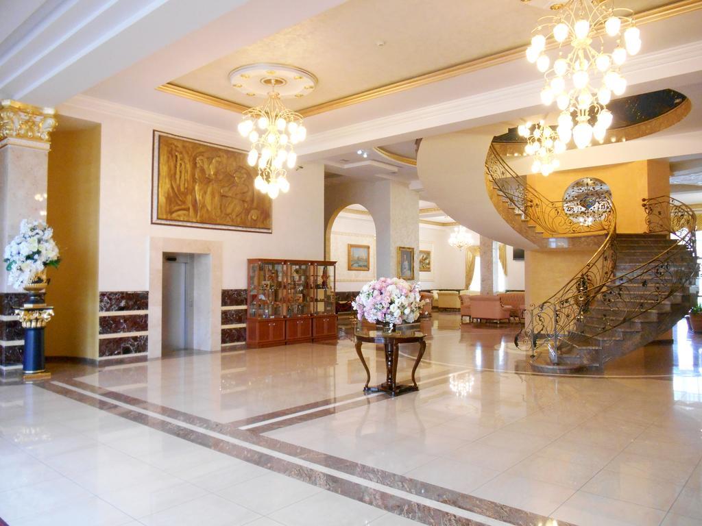 Armenian Royal Palace Erévan Extérieur photo