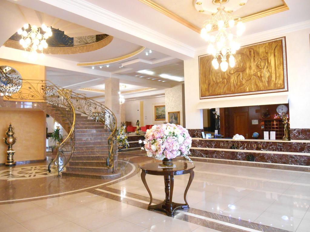 Armenian Royal Palace Erévan Extérieur photo