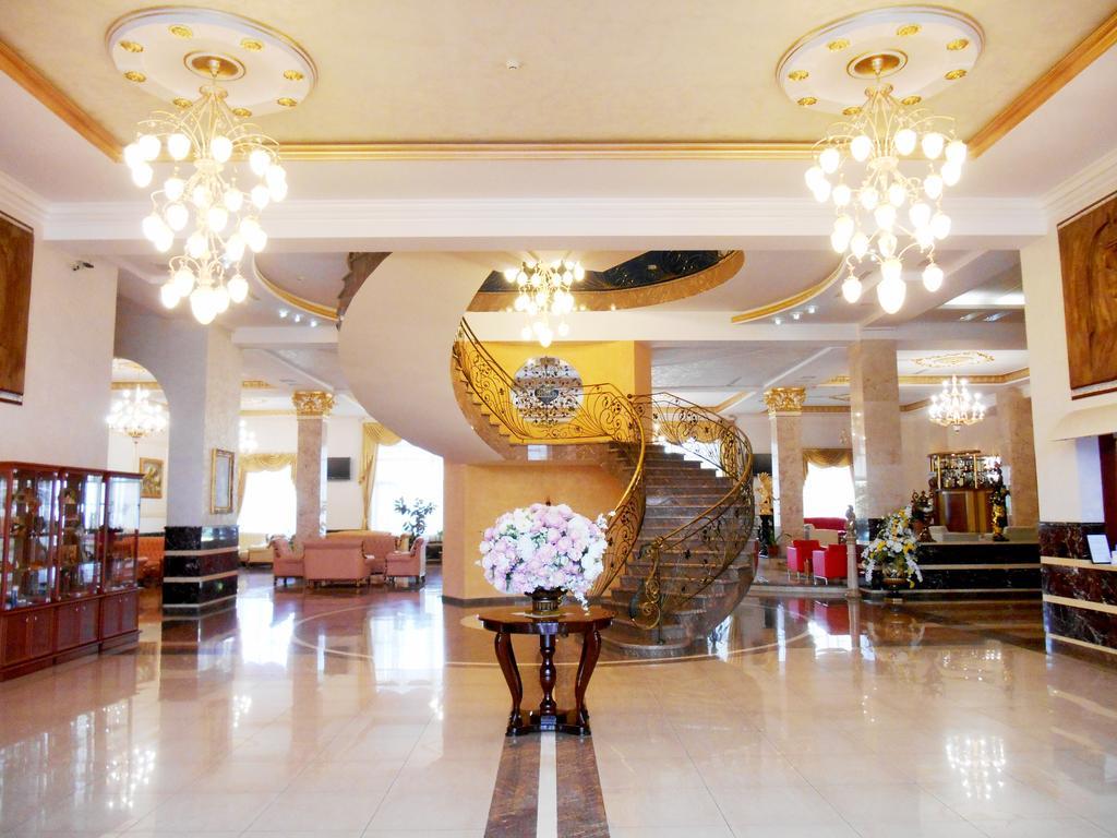Armenian Royal Palace Erévan Extérieur photo