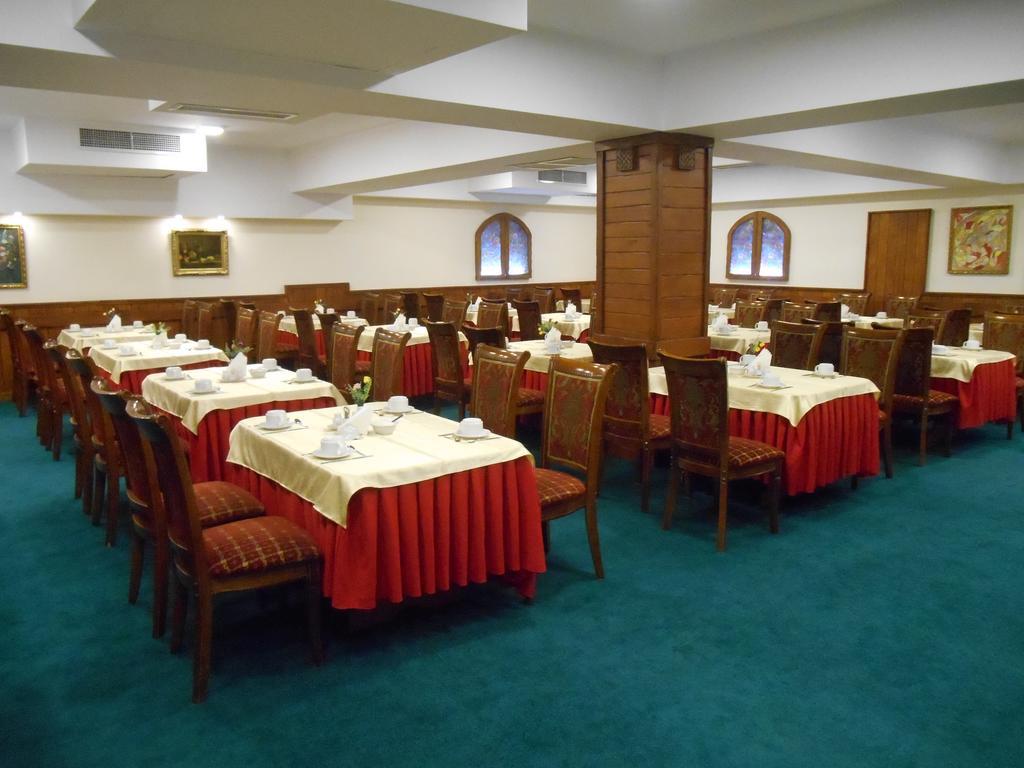 Armenian Royal Palace Erévan Extérieur photo