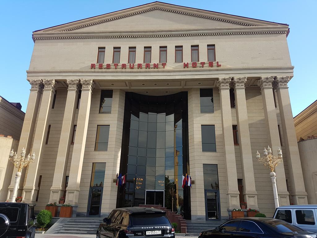 Armenian Royal Palace Erévan Extérieur photo