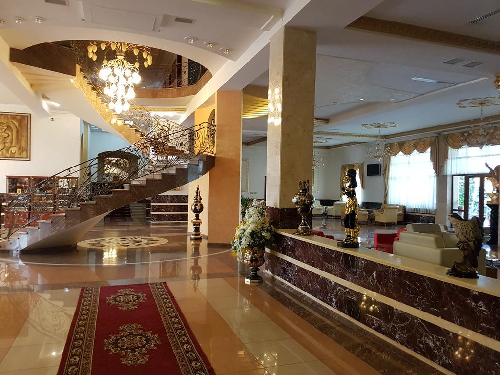 Armenian Royal Palace Erévan Extérieur photo