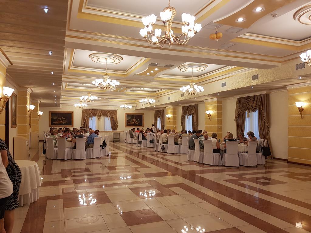 Armenian Royal Palace Erévan Extérieur photo
