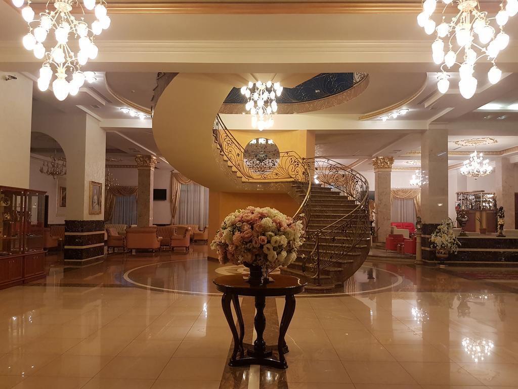 Armenian Royal Palace Erévan Extérieur photo