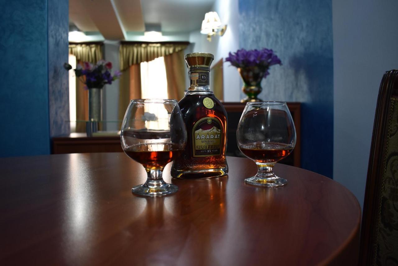 Armenian Royal Palace Erévan Extérieur photo